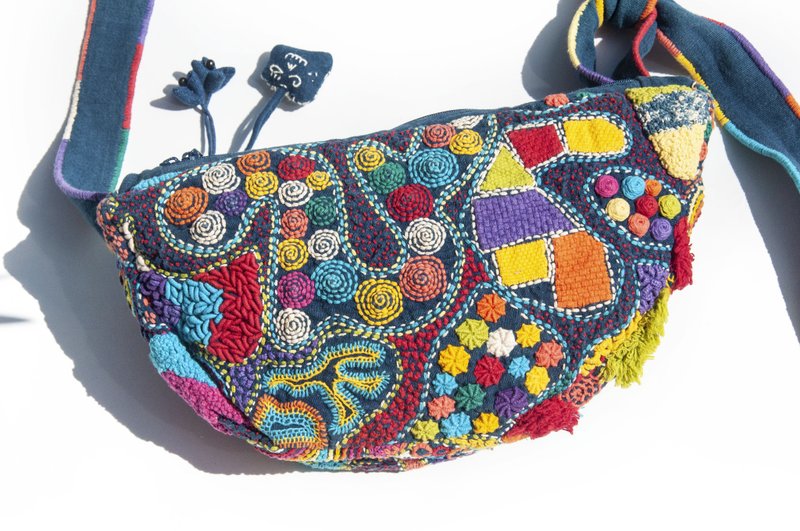 手縫純棉布腰包 刺繡斜背包 手工刺繡肩背包 手縫藍染側背包-彩虹 - 側背包/斜背包 - 棉．麻 多色