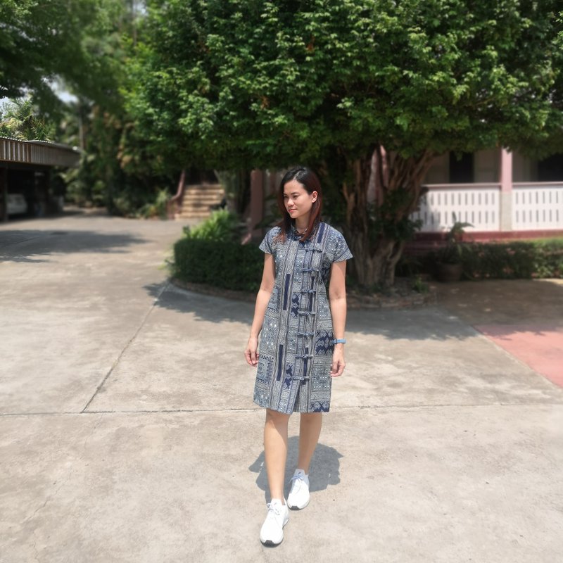 Mandarin Cotton Dress with Mixed Thai Unique Pattern - 洋裝/連身裙 - 棉．麻 藍色