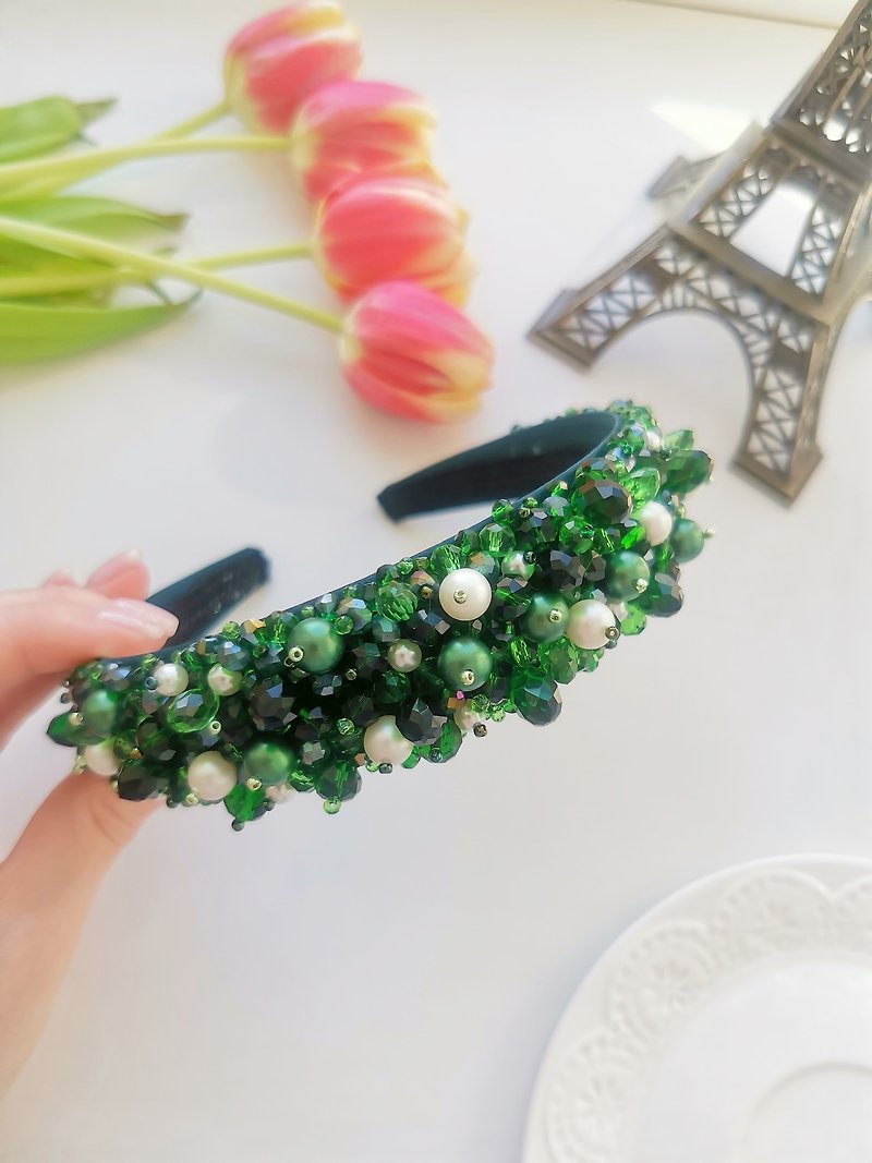 Headband made of crystal beads, hair decoration, embroidered headband - เข็มกลัด - ไข่มุก สีเขียว