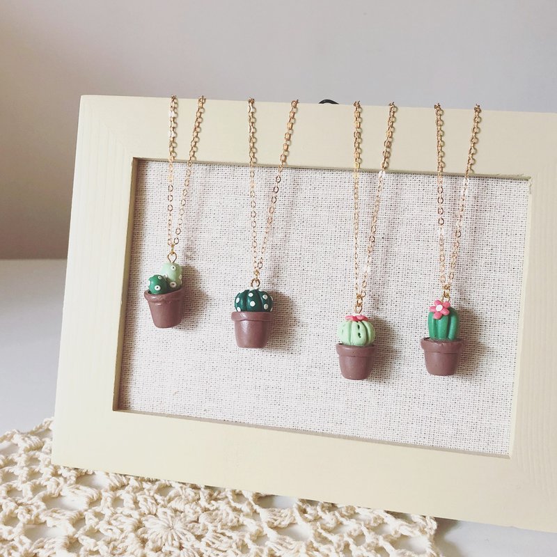 There are 4 types of mini cactus baby long chains. Simulation clay succulent ornament series - สร้อยคอยาว - ดินเหนียว สีเขียว