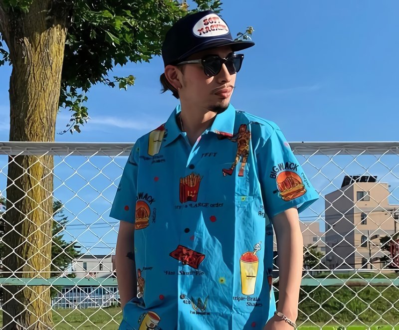 Softmachine Lovin'It Shirts S/S Evil McDonald's Short Sleeve Shirt - เสื้อยืดผู้ชาย - ผ้าฝ้าย/ผ้าลินิน สีน้ำเงิน