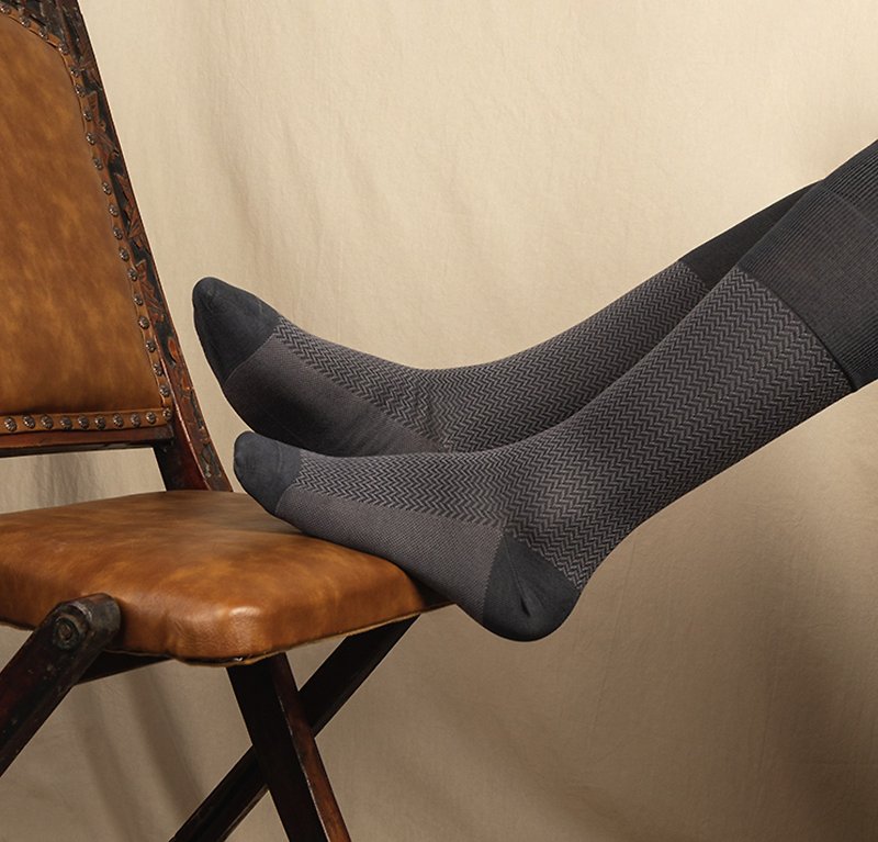 高筒紳士襪 義大利產80支精梳絲光棉 經典灰人字紋 (特別版) - 西裝襪/紳士襪 - 棉．麻 灰色