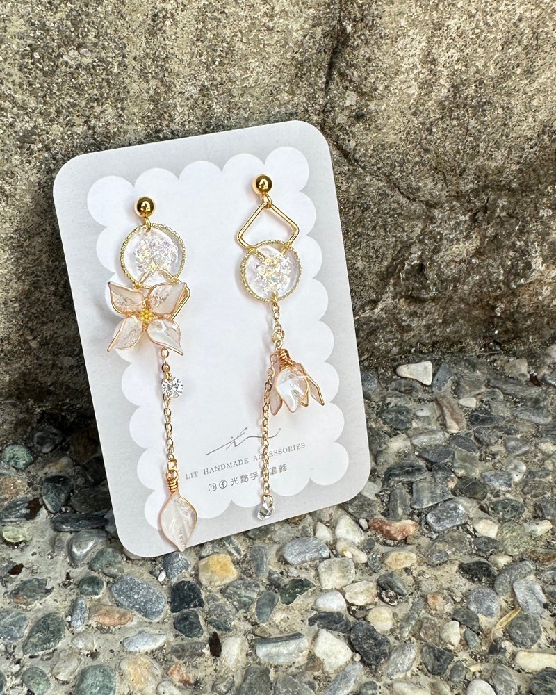 耳針x耳夾水晶花_夢境日_光點飾品 - 耳環/耳夾/耳骨夾 - 樹脂 白色