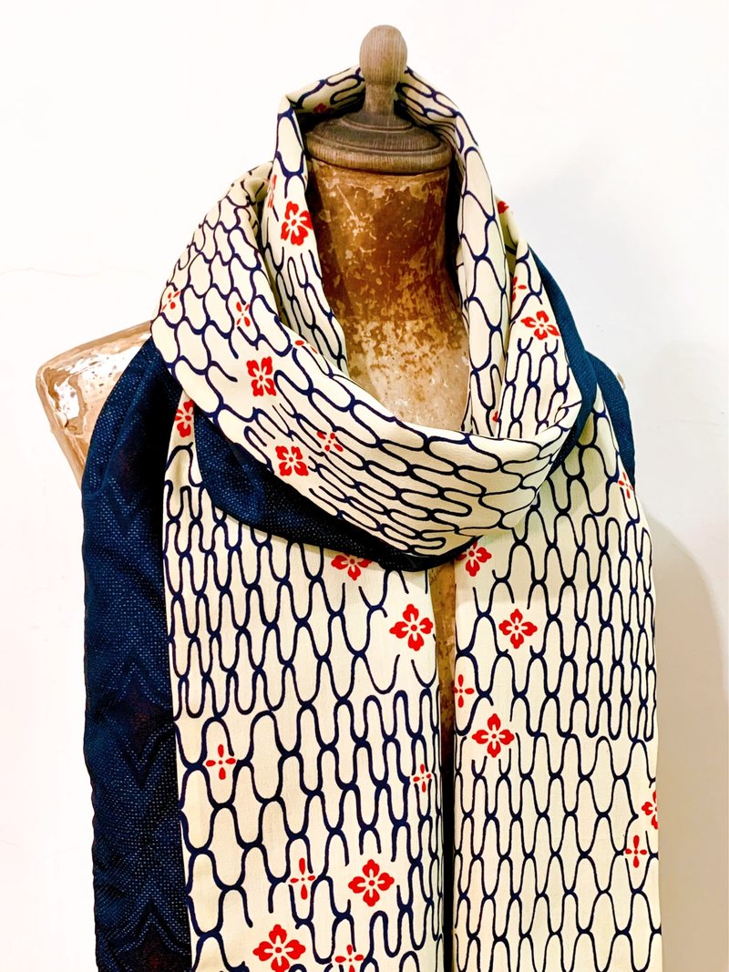 Pure handmade / Japanese antique blue wool mesh red flower Oshima Tsumugi silk cross star scarf shawl - ผ้าพันคอถัก - ผ้าไหม หลากหลายสี