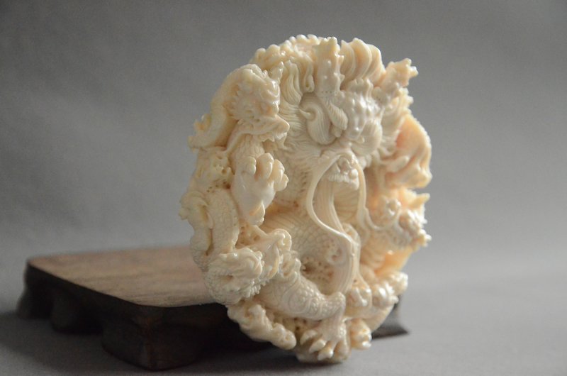 【龍】西伯利亞猛獁象牙 手工雕刻四龍子 極品收藏 - 擺飾/家飾品 - 寶石 白色