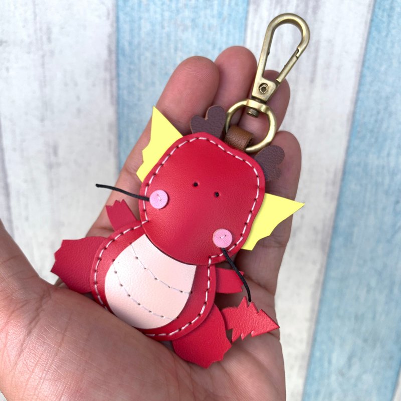 Healing small things red cute dragon hand-stitched leather keychain small size - ที่ห้อยกุญแจ - หนังแท้ สีแดง