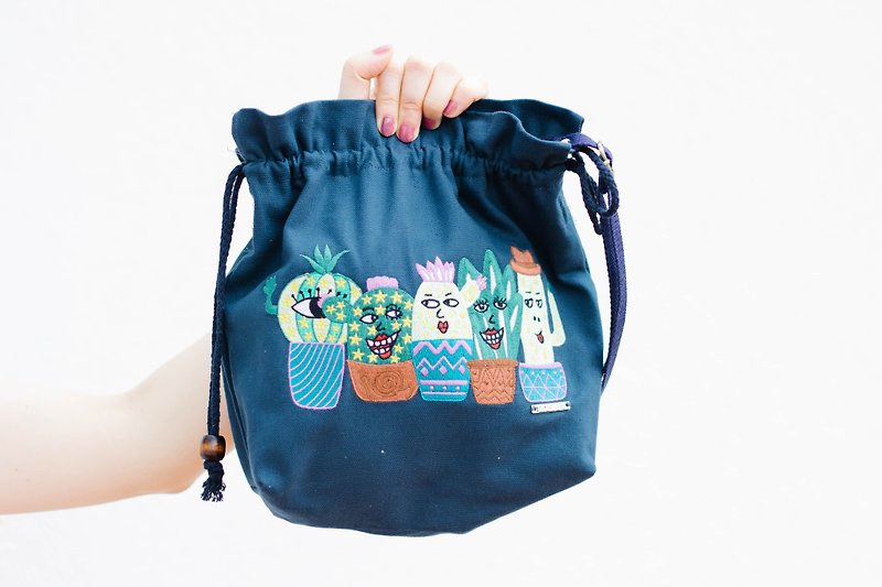 Embroidered Cotton Canvas Drawstring Across-body bag Forever friends - Messenger Bags & Sling Bags - Thread Blue