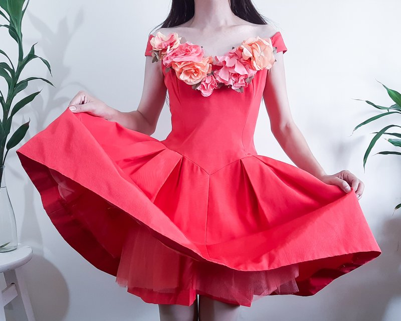 VICTOR COSTA for Lord Taylor 1980s Red Dress Floral Off Shoulder Corset Dress - ชุดเดรส - เส้นใยสังเคราะห์ สีแดง