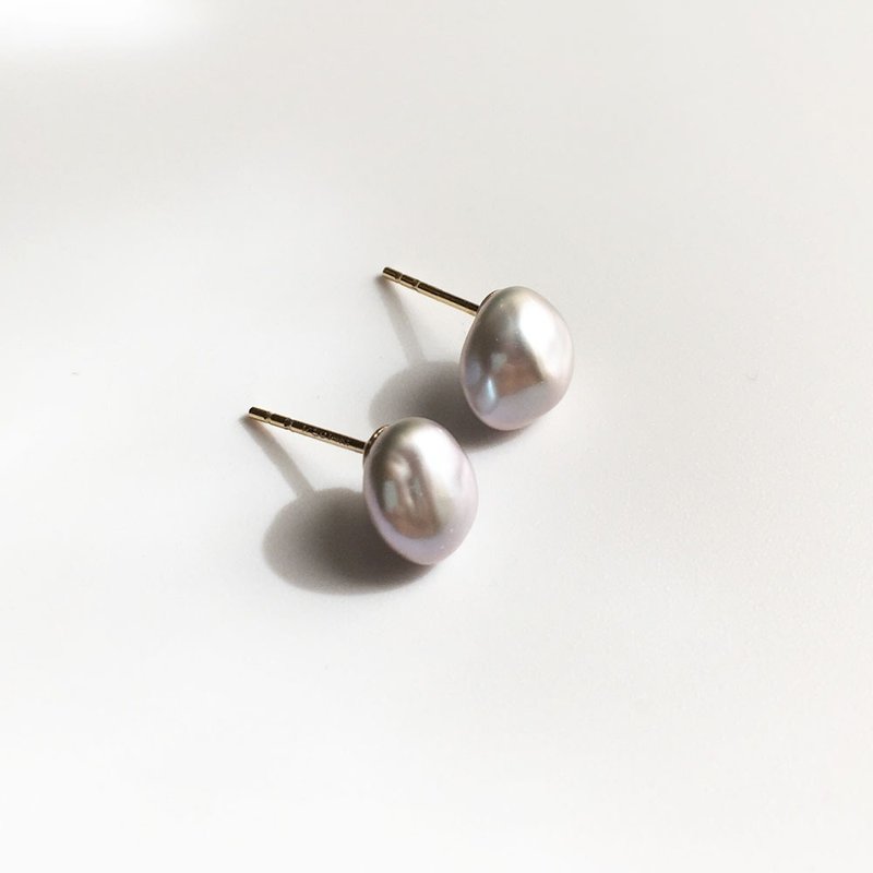 K14gf Silver Gray Keshi Pearl Earrings, Stylish Earrings - ต่างหู - ไข่มุก สีเทา