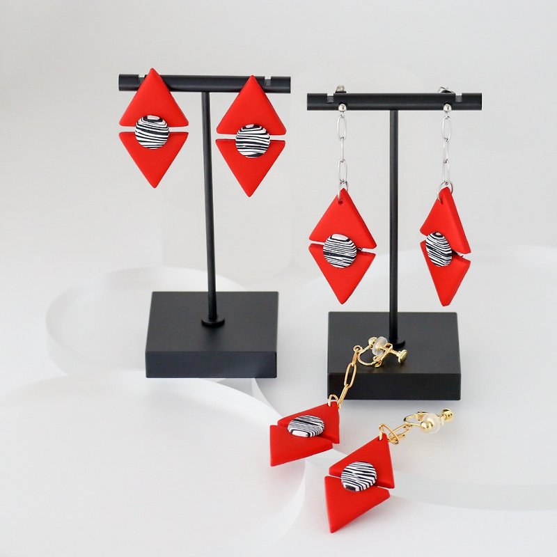 Red and zebra triangle earrings / Clip-On / 67 - ต่างหู - ดินเหนียว สีแดง