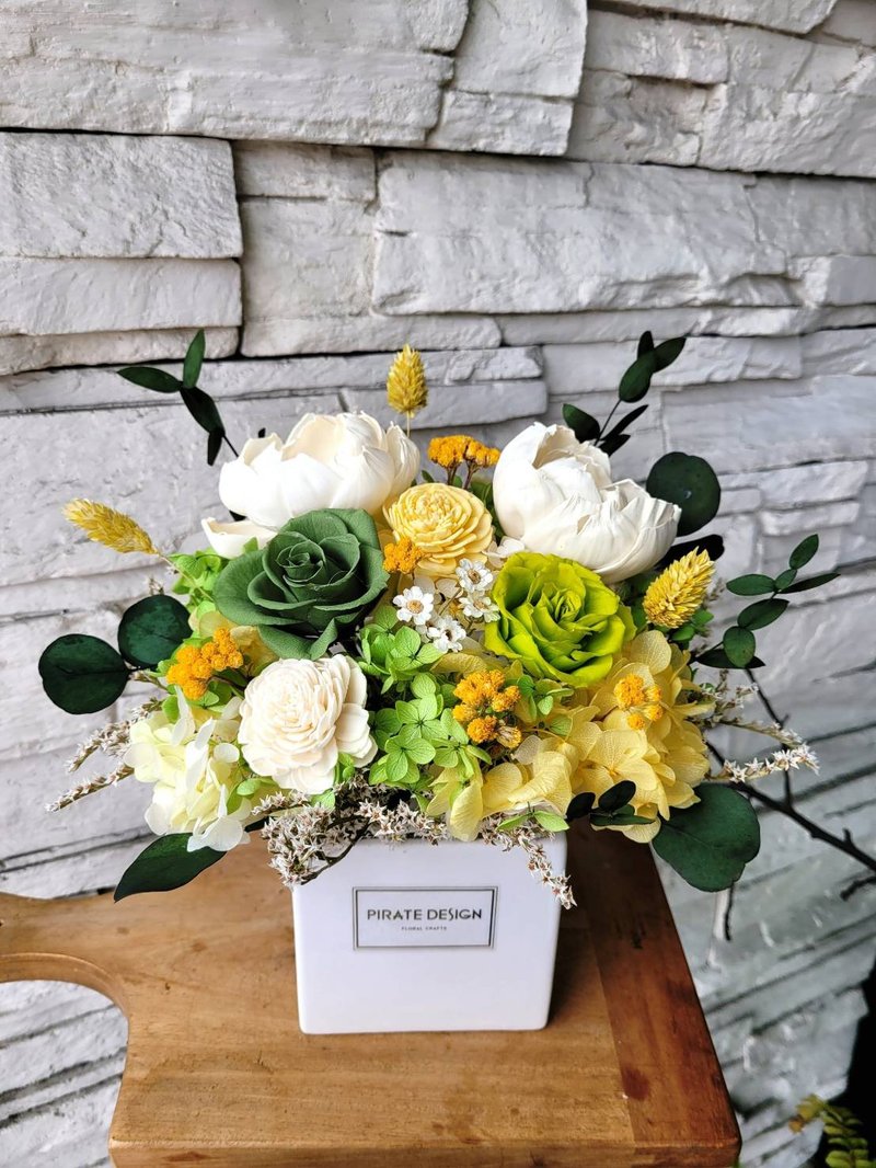 Hai Zang Design│Song of the Forest. Yellow green eternal potted flower opening potted flower promotion flower ceremony housewarming - ช่อดอกไม้แห้ง - พืช/ดอกไม้ สีเขียว