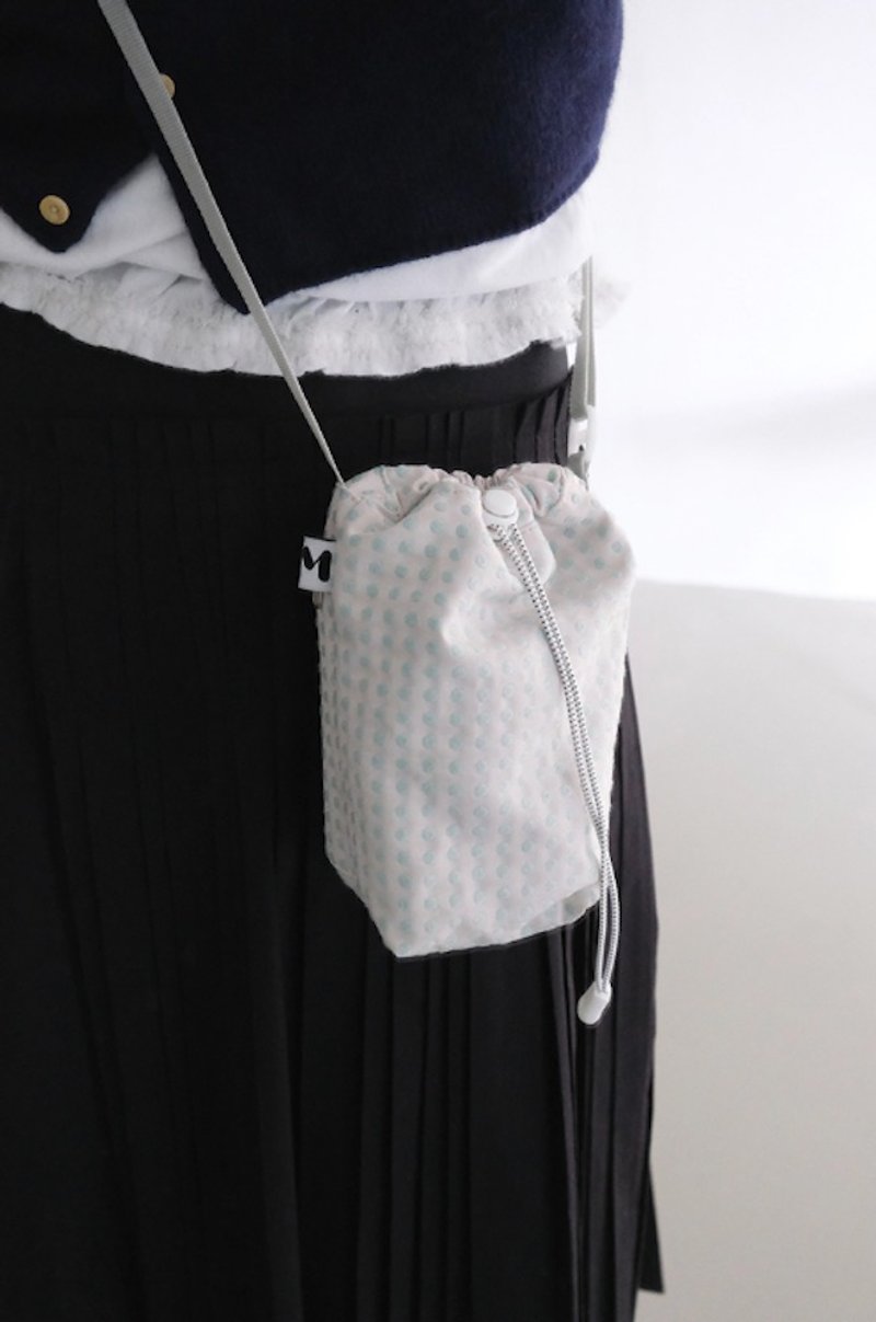 新款預購 - 韓國品牌 MINMIN 兩個口袋輕巧隨身斜背包 - 米白波點 - 側背包/斜背包 - 聚酯纖維 白色