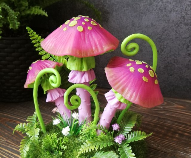 Mushroom lamp consisting of three pink mushrooms and berries - Shop Magic  Night Lights Lighting - Pinkoi