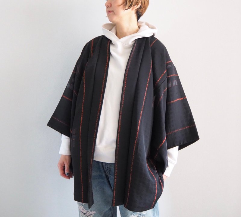 【日本製】 柔軟絲綢黑色羽織、時尚日本、男女皆宜的羽織、禮物 - 女大衣/外套 - 絲．絹 黑色