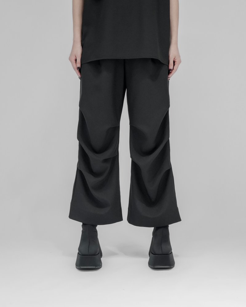 MUKK DESIGN 褲管褶皺九分喇叭褲 - 女長褲 - 聚酯纖維 黑色