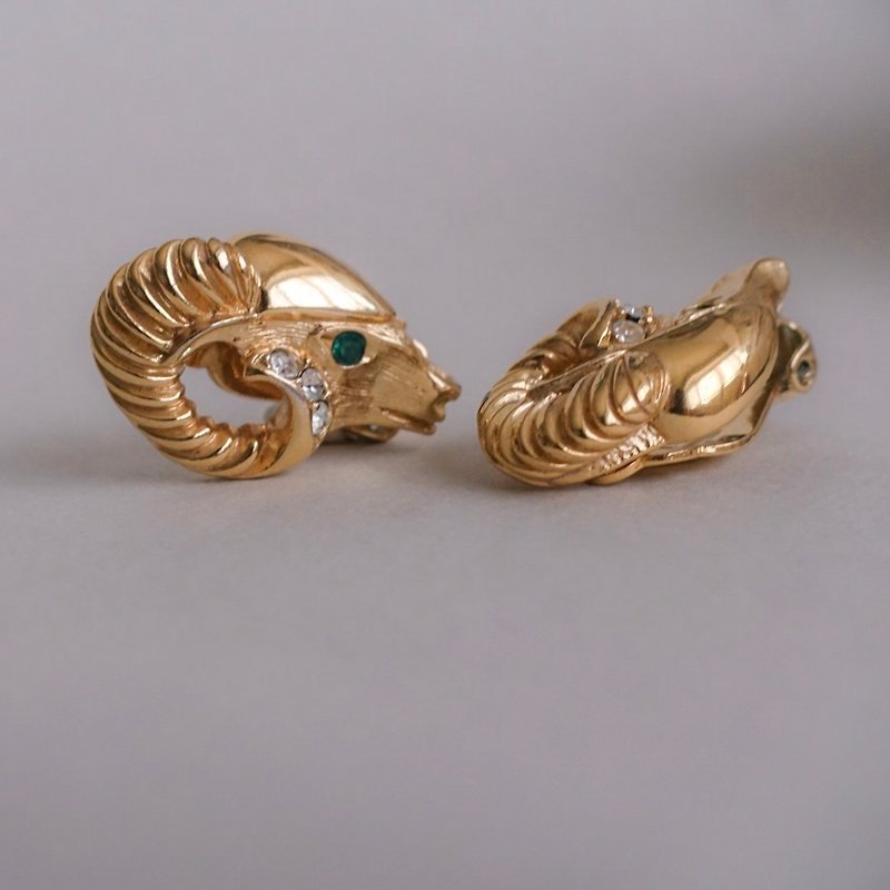American antique KJL classic goat rhinestone clip earrings - ต่างหู - โลหะ สีทอง