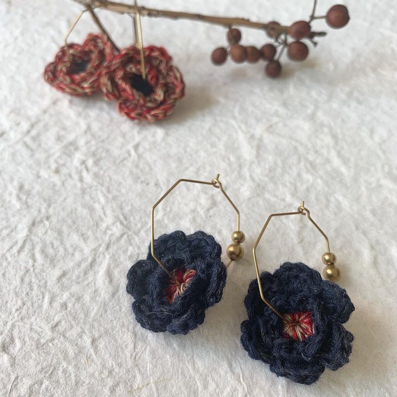 Crochet dangling earrings -Navy / Red flower - Earrings & Clip-ons - Cotton & Hemp Blue