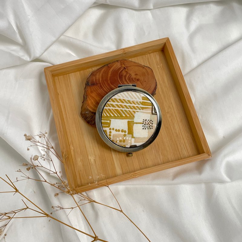 花漾圓鏡 隨身鏡 城市旅行 - 彩妝刷具/鏡子/梳子 - 玻璃 卡其色