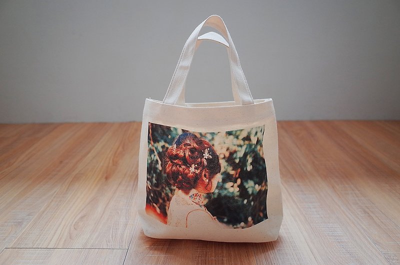【雲游视界ღ pictour】Image creation canvas bag "Cheongsam woman" - Messenger Bags & Sling Bags - Cotton & Hemp Green