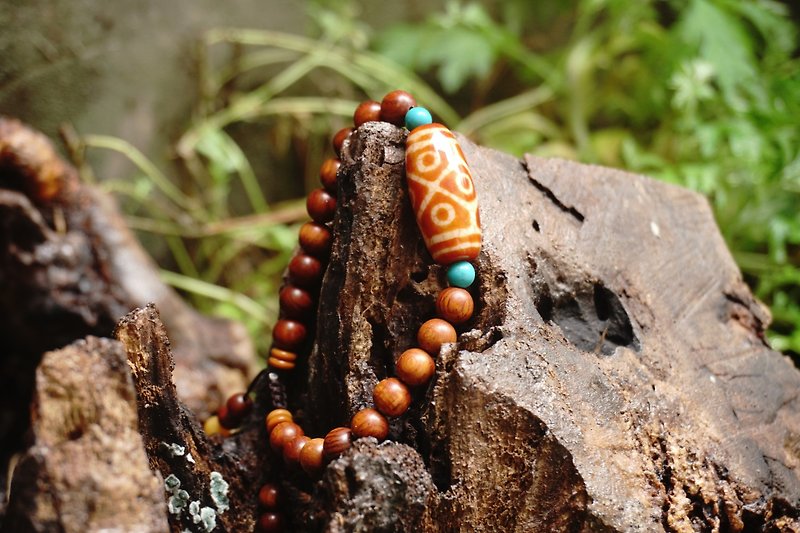 Dzi bead turquoise bracelet for men and women - สร้อยข้อมือ - ไม้ 