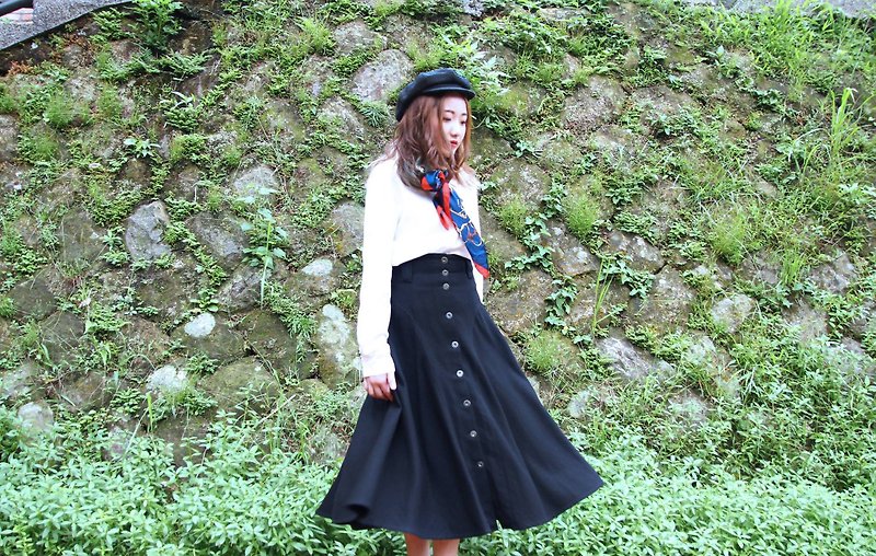 Back to Green:: 優雅黑毛呢 排釦扇形 毛呢料子 vintage skirt - 裙子/長裙 - 其他材質 黑色