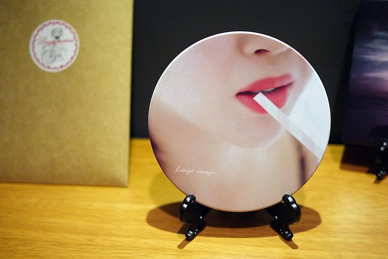 <雲游视界@ pictour> Image creation installation art coaster set_red lips - ที่รองแก้ว - เครื่องลายคราม สีแดง