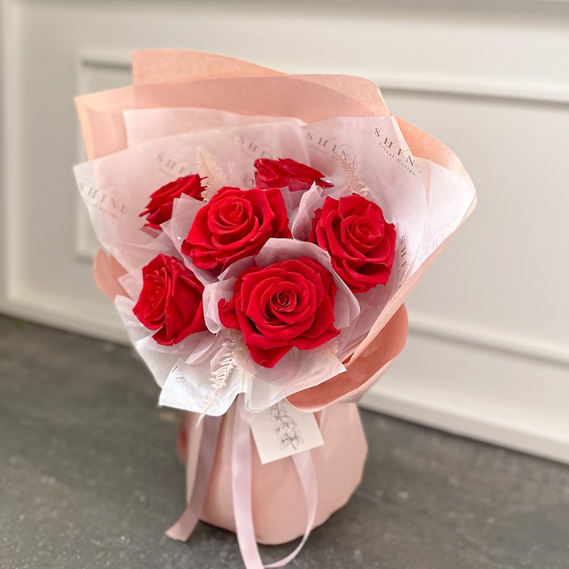 經典紅 六朵玫瑰永生花束 - 乾燥花/永生花 - 植物．花 紅色