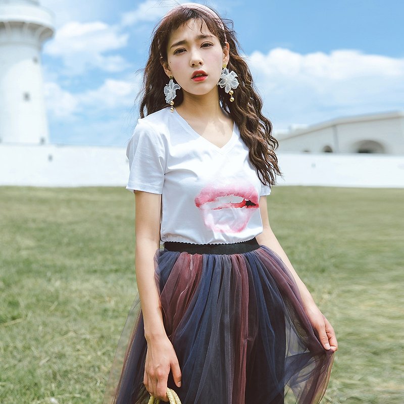 Annie Chen 2018 summer new literary women's solid color red lip print round neck T-shirt - Women's T-Shirts - Cotton & Hemp White