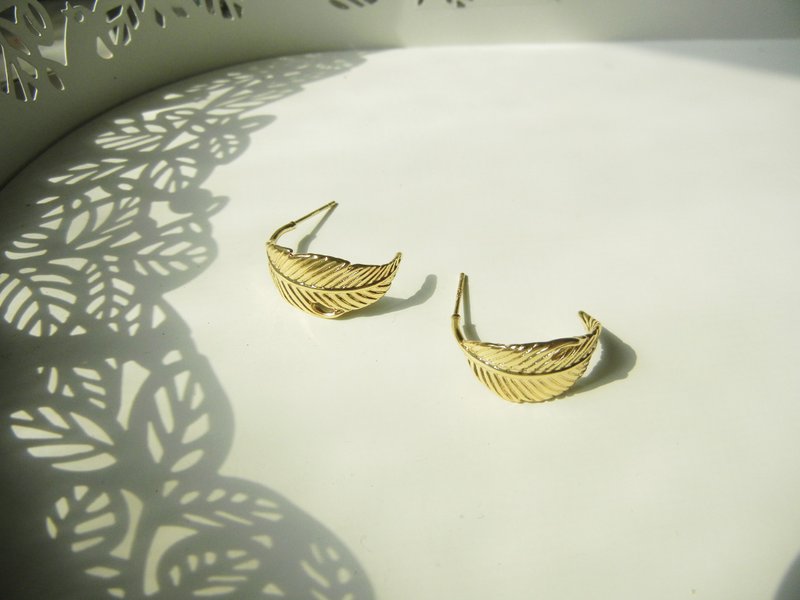 *coucoubird*feather leaf earrings - Earrings & Clip-ons - 24K Gold Gold