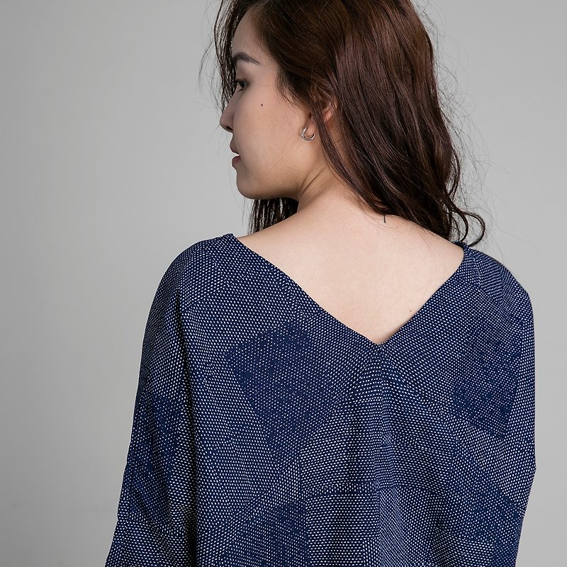 3/4 sleeve blouse - Blue Japanese print - เสื้อผู้หญิง - ผ้าฝ้าย/ผ้าลินิน สีน้ำเงิน