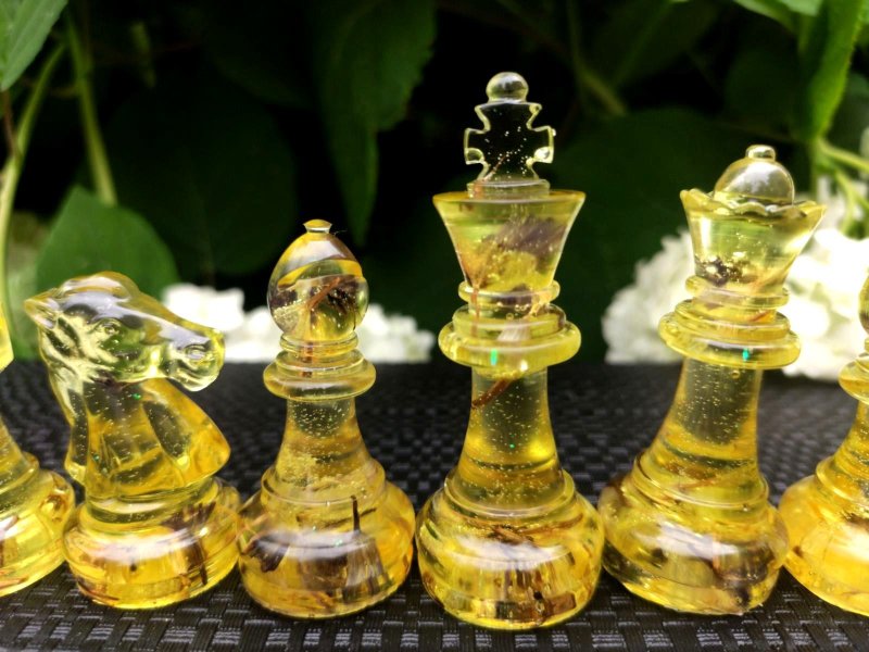 ボード付きカスタム樹脂チェスセット |キングのサイズ 2.75 インチ (7 cm) |エポキシ樹脂 - ボードゲーム・玩具 - レジン ホワイト