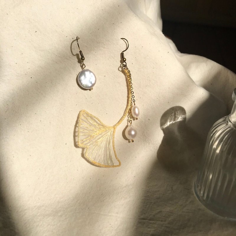 Hand-made embroidery//Autumn ginkgo pearl earrings//Can be changed to clip style - Earrings & Clip-ons - Thread 