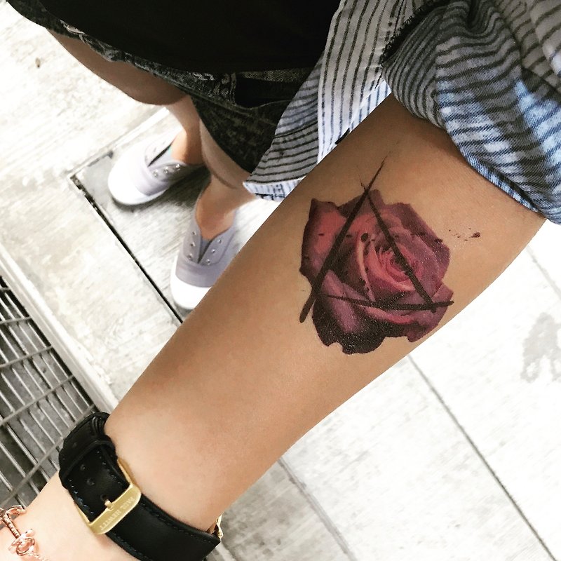 Purple Rose Temporary Fake Tattoo Sticker (Set of 2) - OhMyTat - สติ๊กเกอร์แทททู - กระดาษ สีม่วง