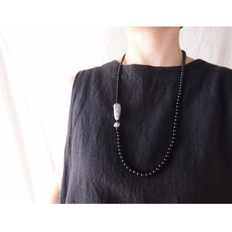 Baroque Pearl Exclamation Necklace 　バロックパール×オニキス 非対称ネックレス - 項鍊 - 珍珠 黑色