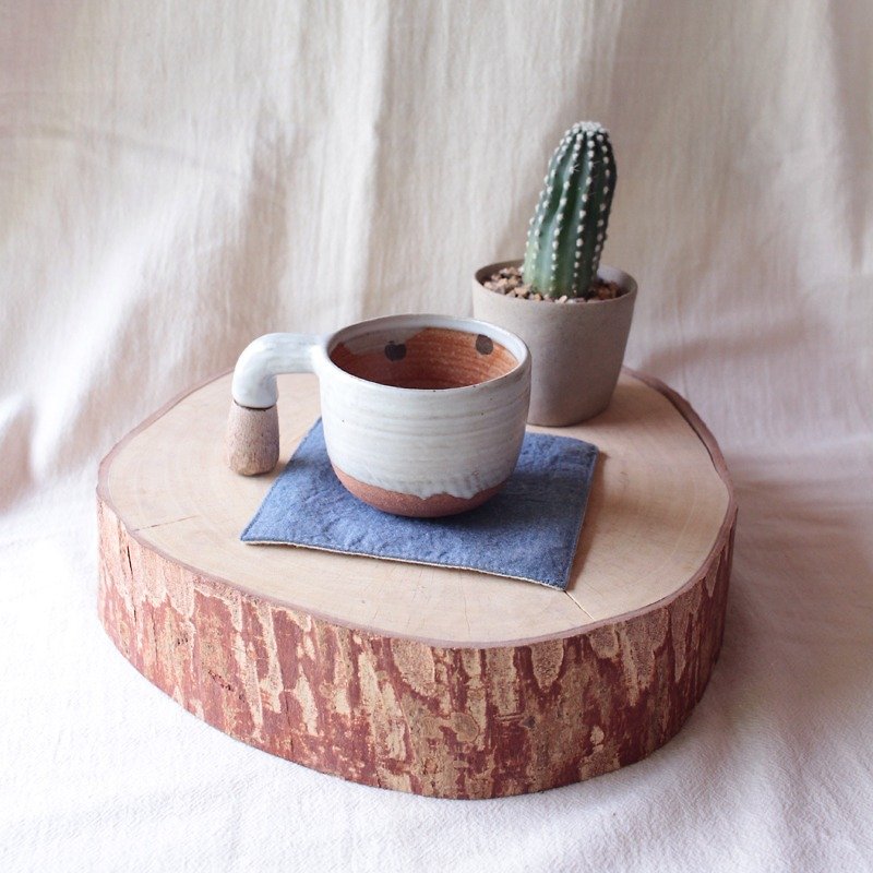 Ceramic coffee cup - 花瓶/陶器 - 紙 白色