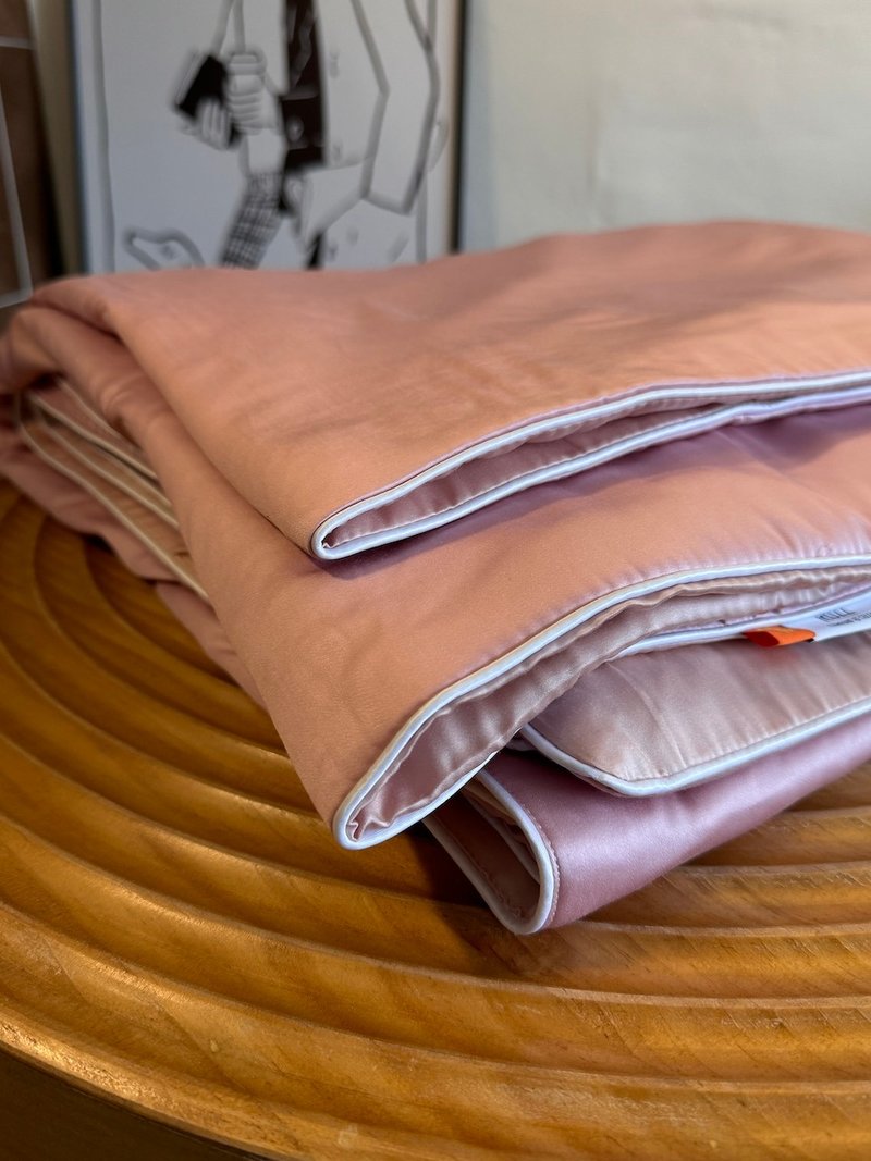 ROZZ テンセル100%ダブルサイズ配色サマーキルト—ピンク/ピンクオレンジ/ストロベリー - 寝具 - シルク・絹 ピンク