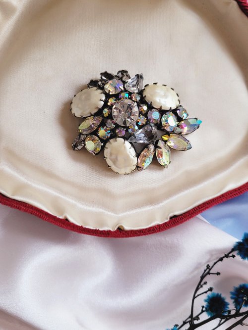 Hale黑爾典藏西洋古董 美國西洋古董飾品 / 巴洛克黑藝術風格珍珠梨形水鑽彩光萊茵胸針