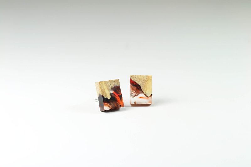 Nymph's earring - TWILIGHT - 耳環/耳夾 - 木頭 紅色
