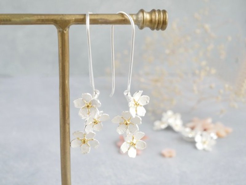 Weeping Cherry Earrings Silver 925 - ต่างหู - โลหะ 