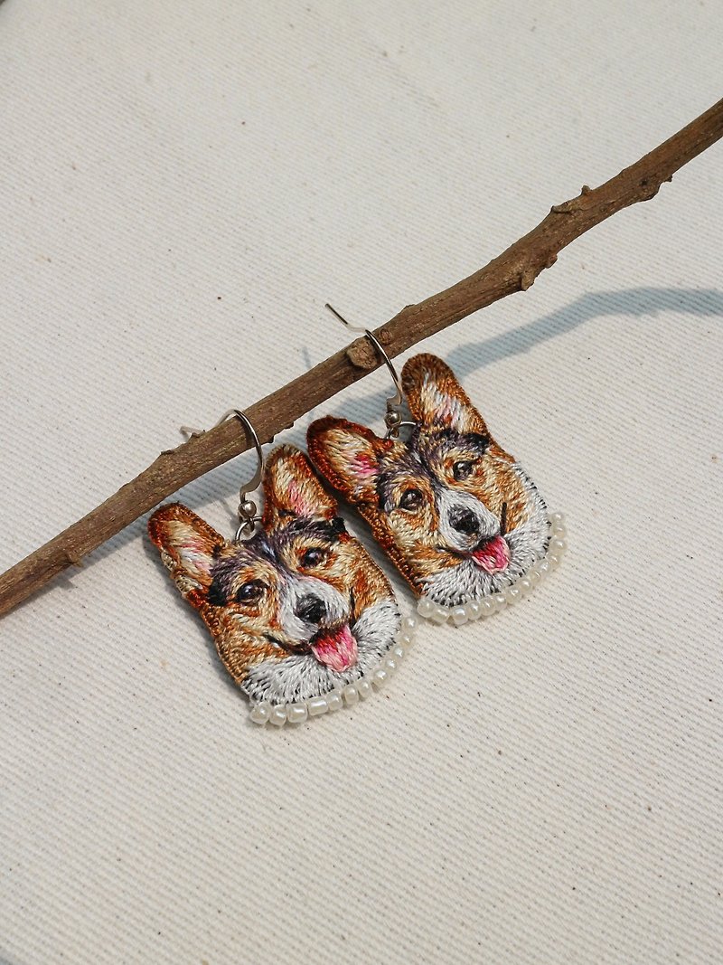 a dog mood earrings *Hand Embroidery Earrings* - 耳環/耳夾 - 繡線 多色