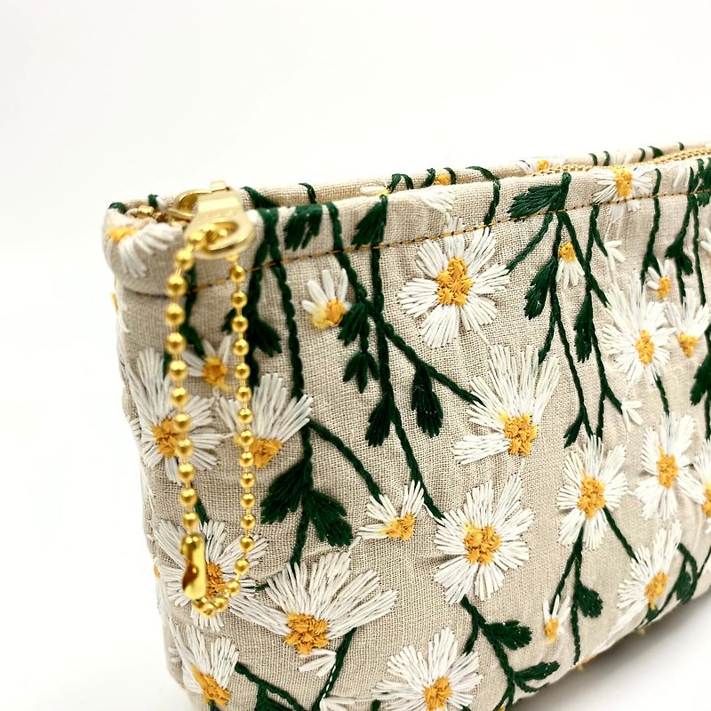 ผ้าฝ้าย/ผ้าลินิน กระเป๋าเครื่องสำอาง - | •R• | Embroidered Cloth | Daisy Sky | Universal Bag/Storage Bag/Cosmetic Bag