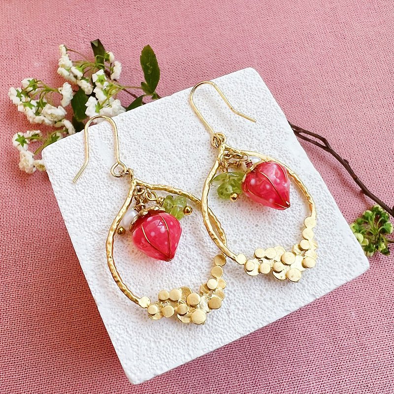 Earrings come and go - rattan frame resin jewelry handmade jewelry - Earrings & Clip-ons - Resin Red