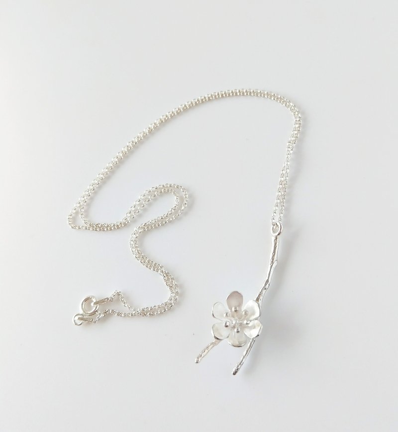 Flower in the treetop handmade sterling silver necklace - สร้อยคอ - โลหะ 