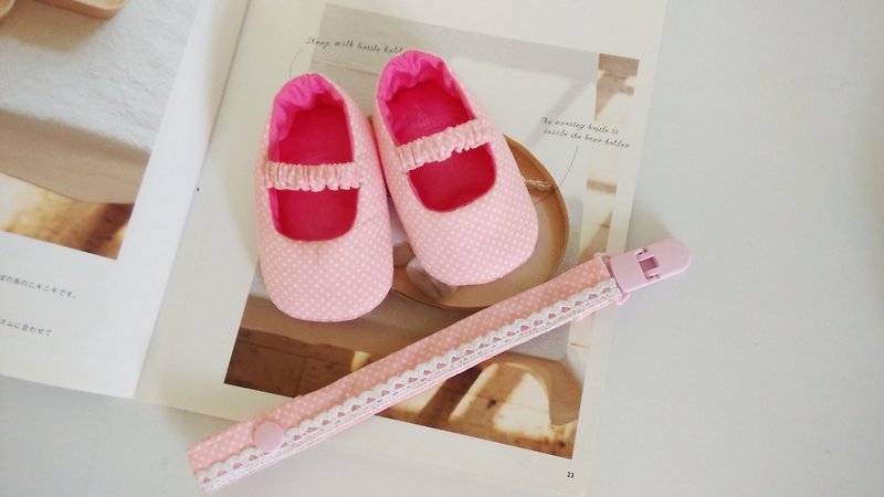 粉底水玉彌月禮物 手工嬰兒鞋+奶嘴夾 - 嬰兒鞋/學步鞋 - 棉．麻 粉紅色