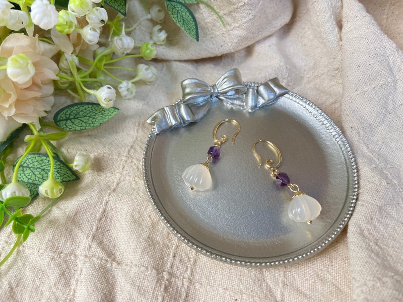 ホワイトアゲート 貝殻モチーフピアス - ピアス・イヤリング - クリスタル ホワイト