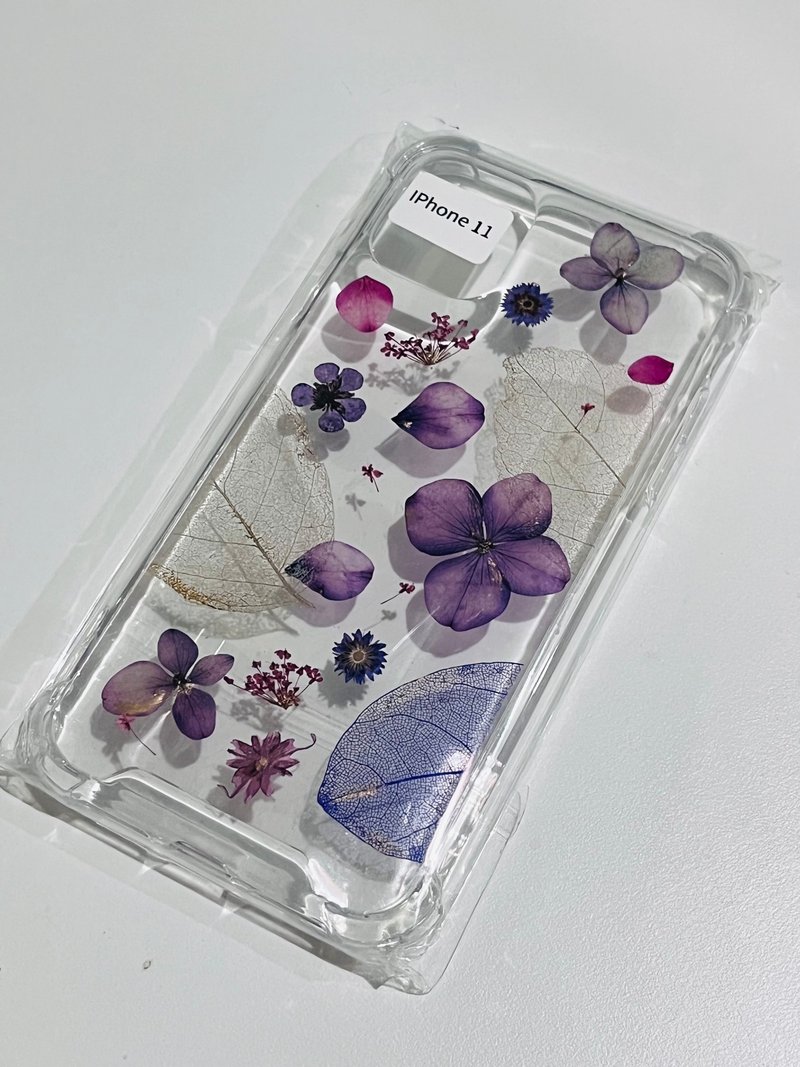 pressed flower phone case iphone11 - เคส/ซองมือถือ - พลาสติก 