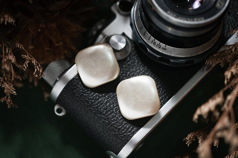 [Old jewelry/Western old pieces] VINTAGE square silver matte vintage clip-on earrings - ต่างหู - โลหะ สีเงิน