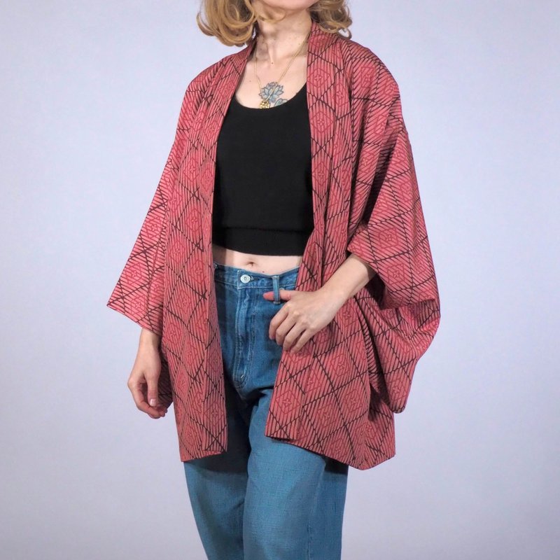 【日本製】 vintage silk Haori, coral pink, auspicious pattern, pink tops - Women's Casual & Functional Jackets - Silk Pink