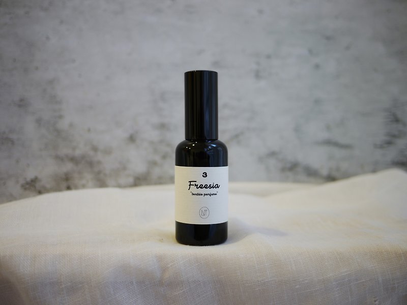 Fabric Fragrance Spray / FRUITY FLORAL - น้ำหอม - วัสดุอื่นๆ สีดำ