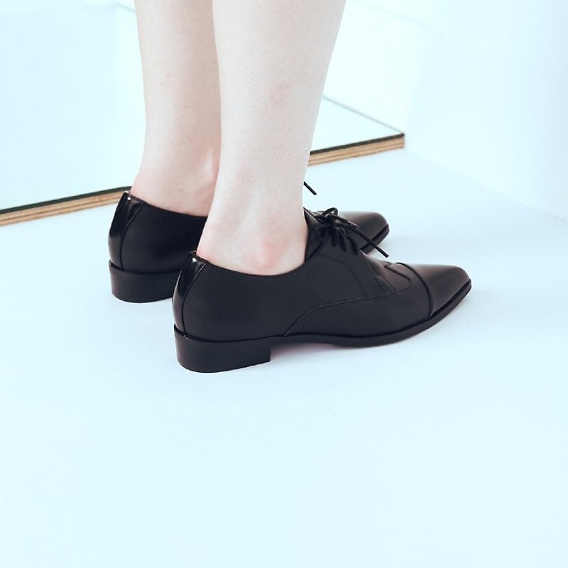 Heart-shaped leather straps pointed leather shoes black - Women's Leather Shoes - Genuine Leather Black